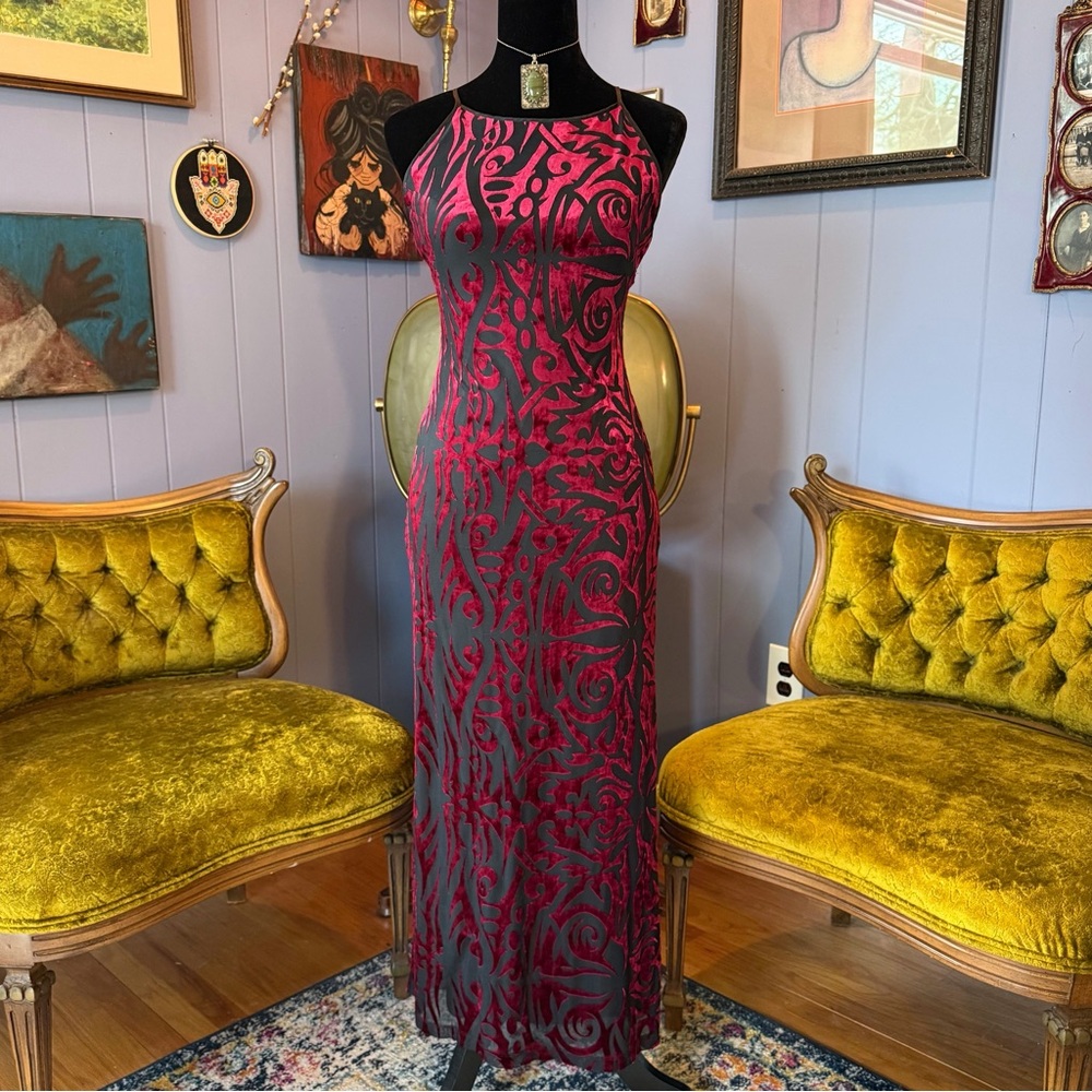 Vintage 90s/Y2K Betsey Johnson Blood Red Gothic Scroll Crushed Velvet Maxi Dress - Picture 11 of 12
